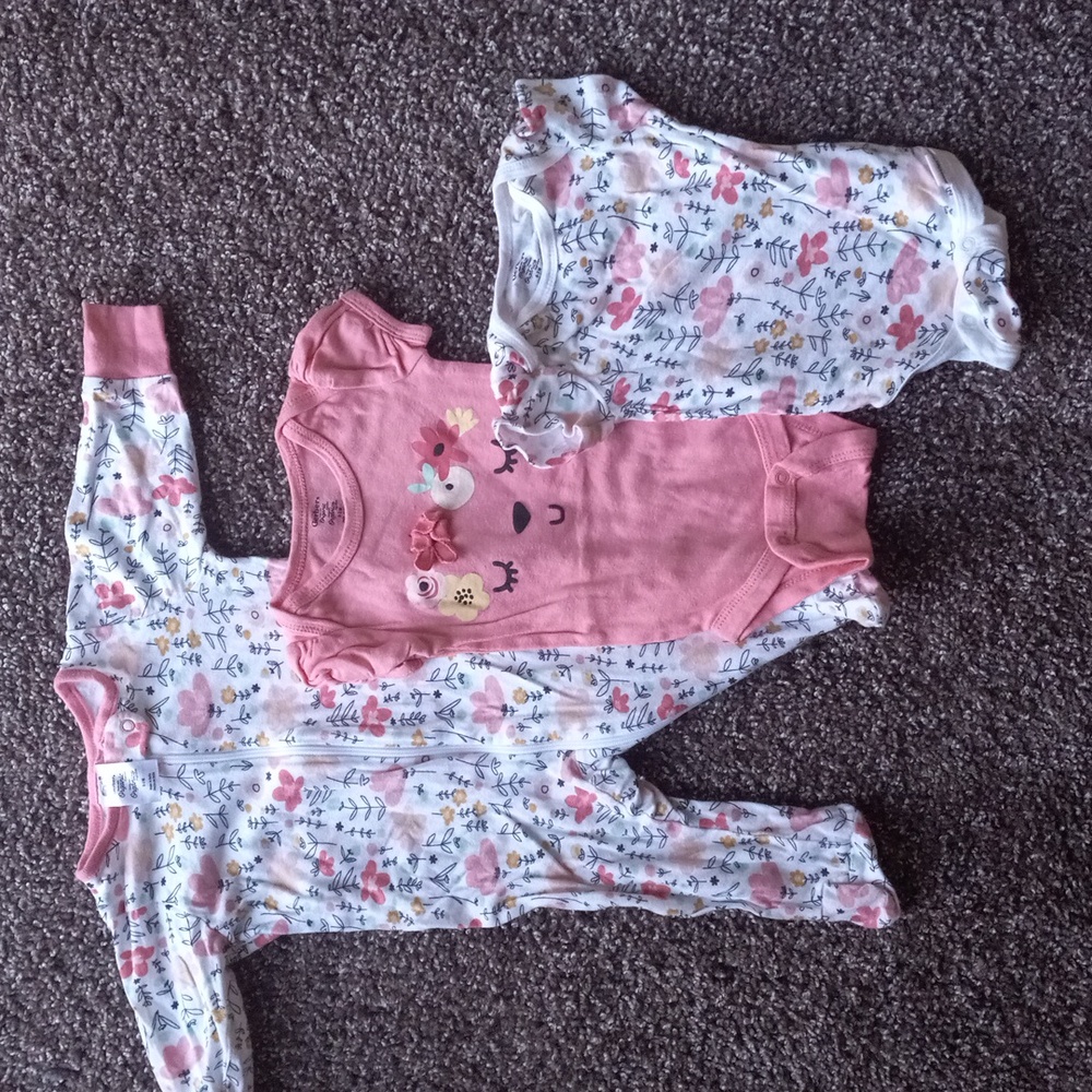 Set of pj and 2 onsies 0-3 month carters
